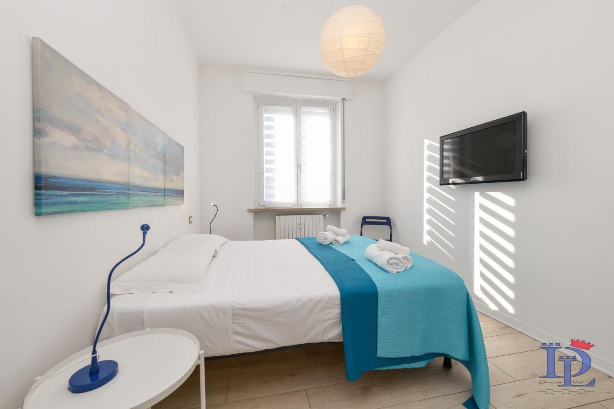 Desenzanoloft Official Partner Marriott Homes & - Window Of Family With Parking Spot