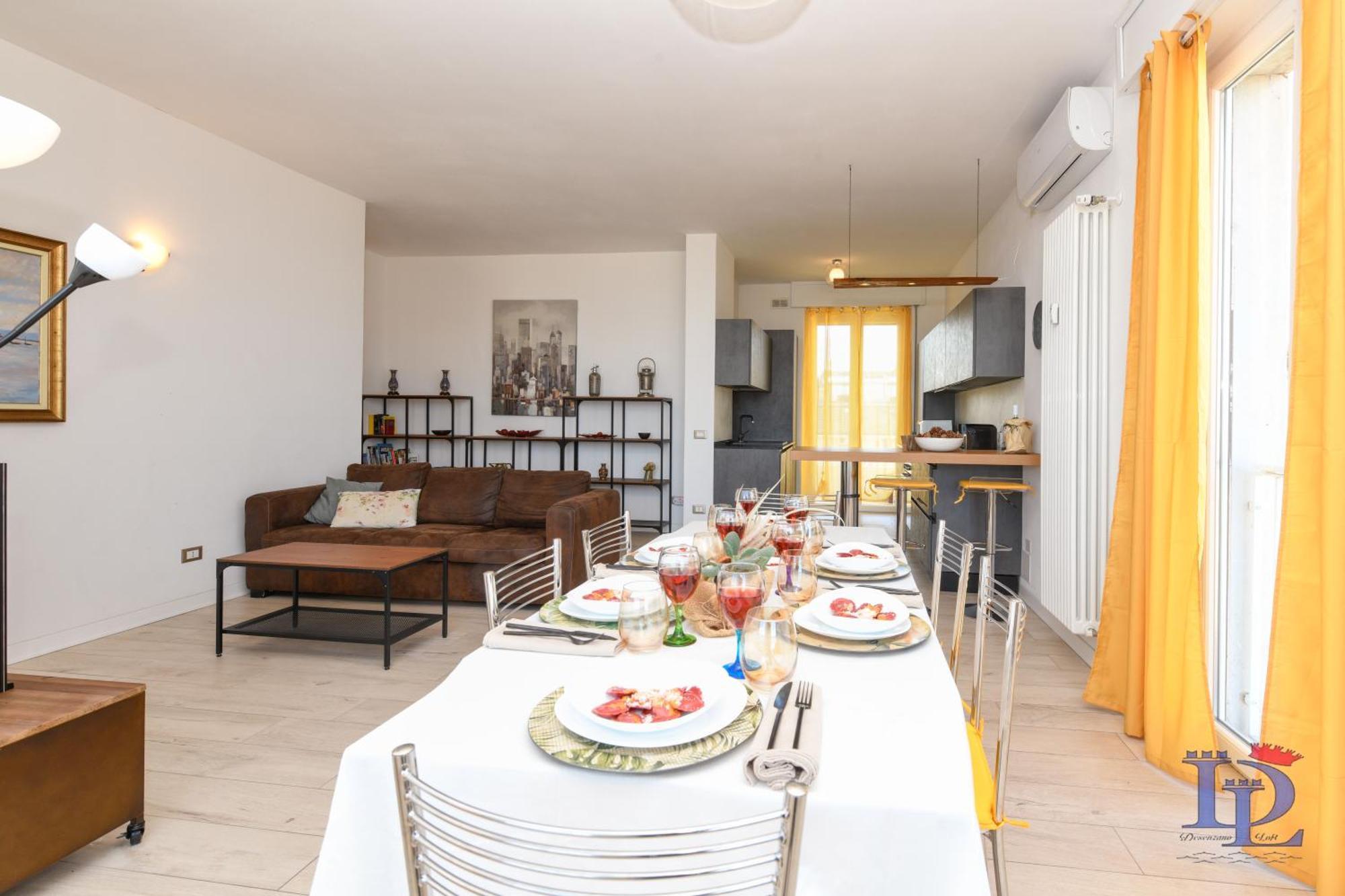 Desenzanoloft Official Partner Marriott Homes & - Window Of Family With Parking Spot *
