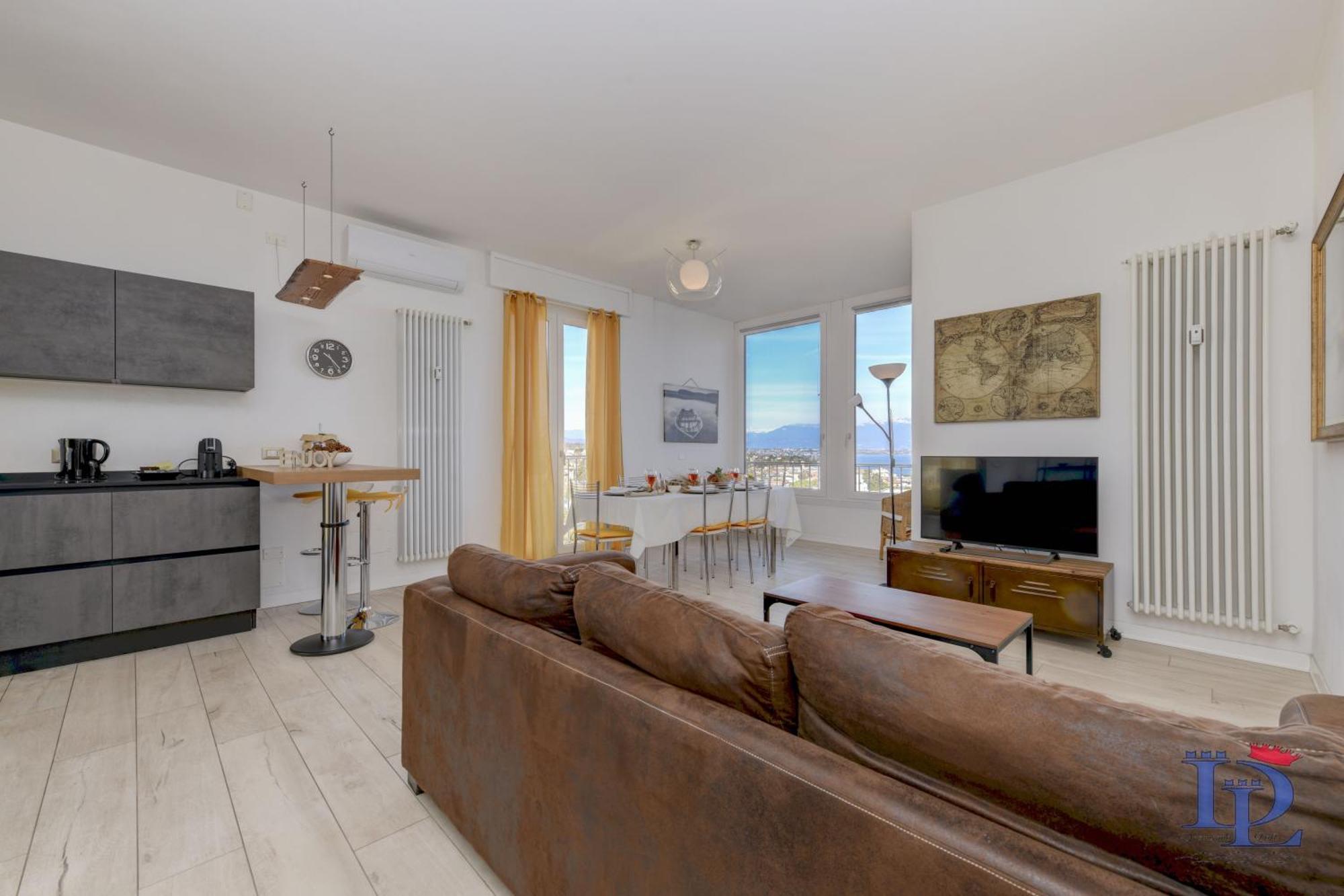 Desenzanoloft Official Partner Marriott Homes & - Window Of Family With Parking Spot