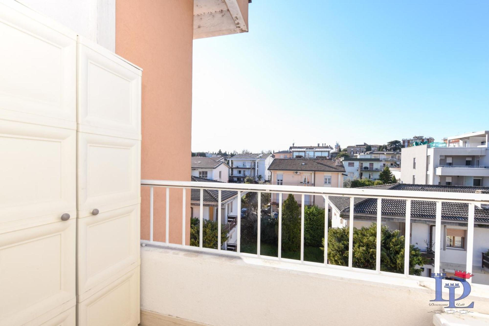 Desenzanoloft Official Partner Marriott Homes & - Window Of Family With Parking Spot *