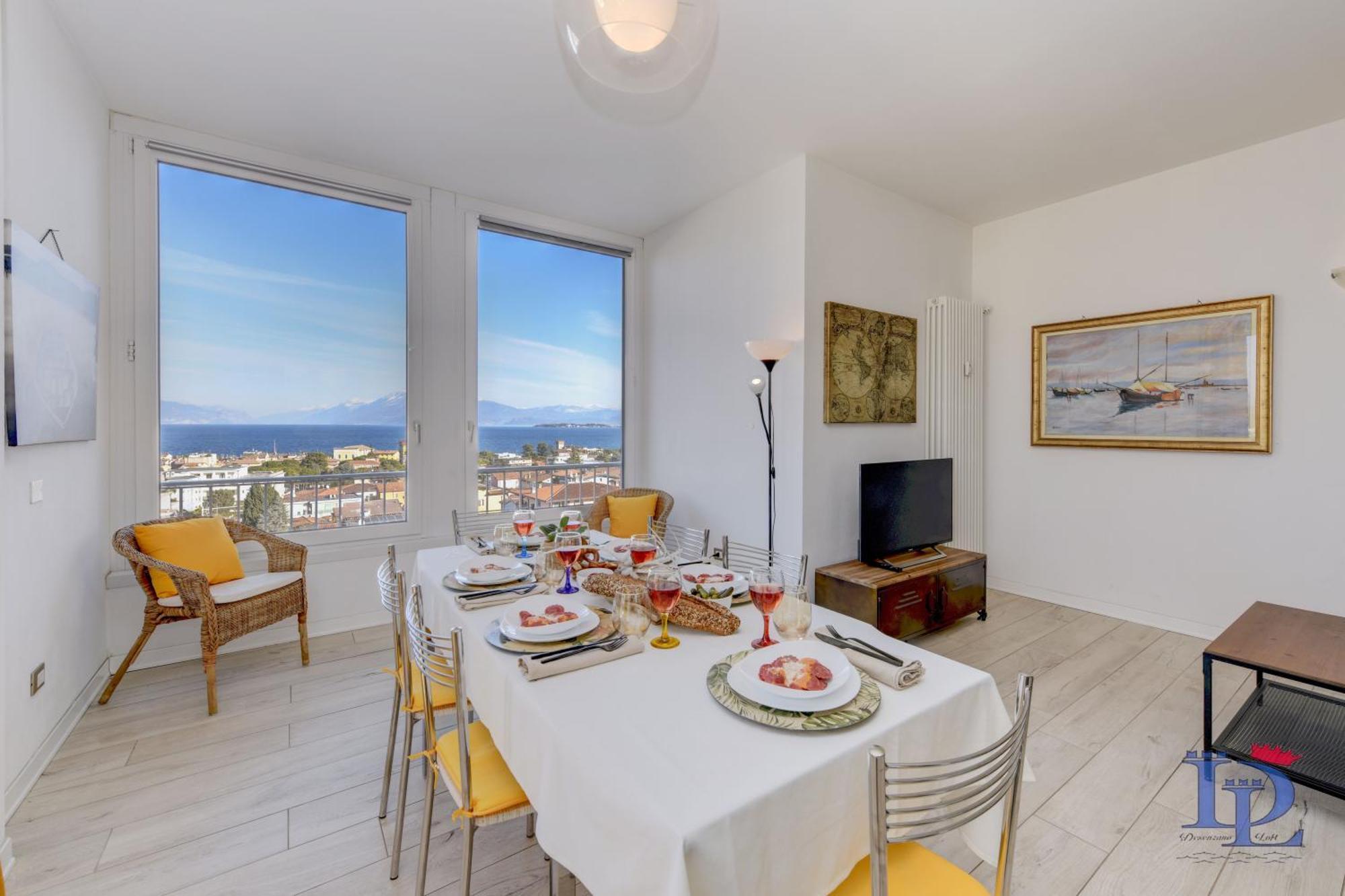 Apartment Desenzanoloft Official Partner Marriott Homes & - Window Of Family With Parking Spot Desenzano del Garda